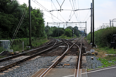 816731 Gezicht op de spoorlijn Utrecht-Amersfoort, bij het spoorknooppunt Blauwkapel te Utrecht, vanaf de ...
